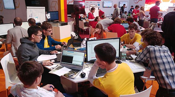 Школьники решают олимпиадные задачи